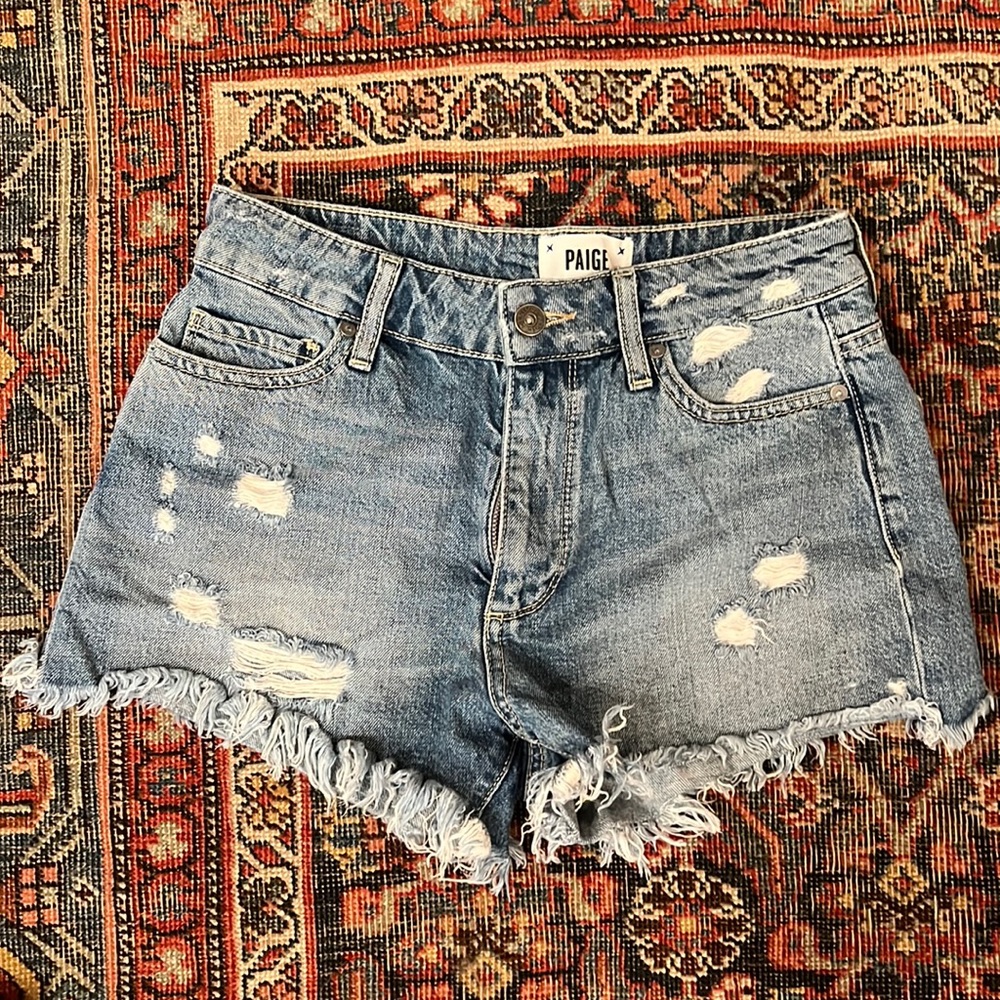 Paige distressed jean shorts 🌟